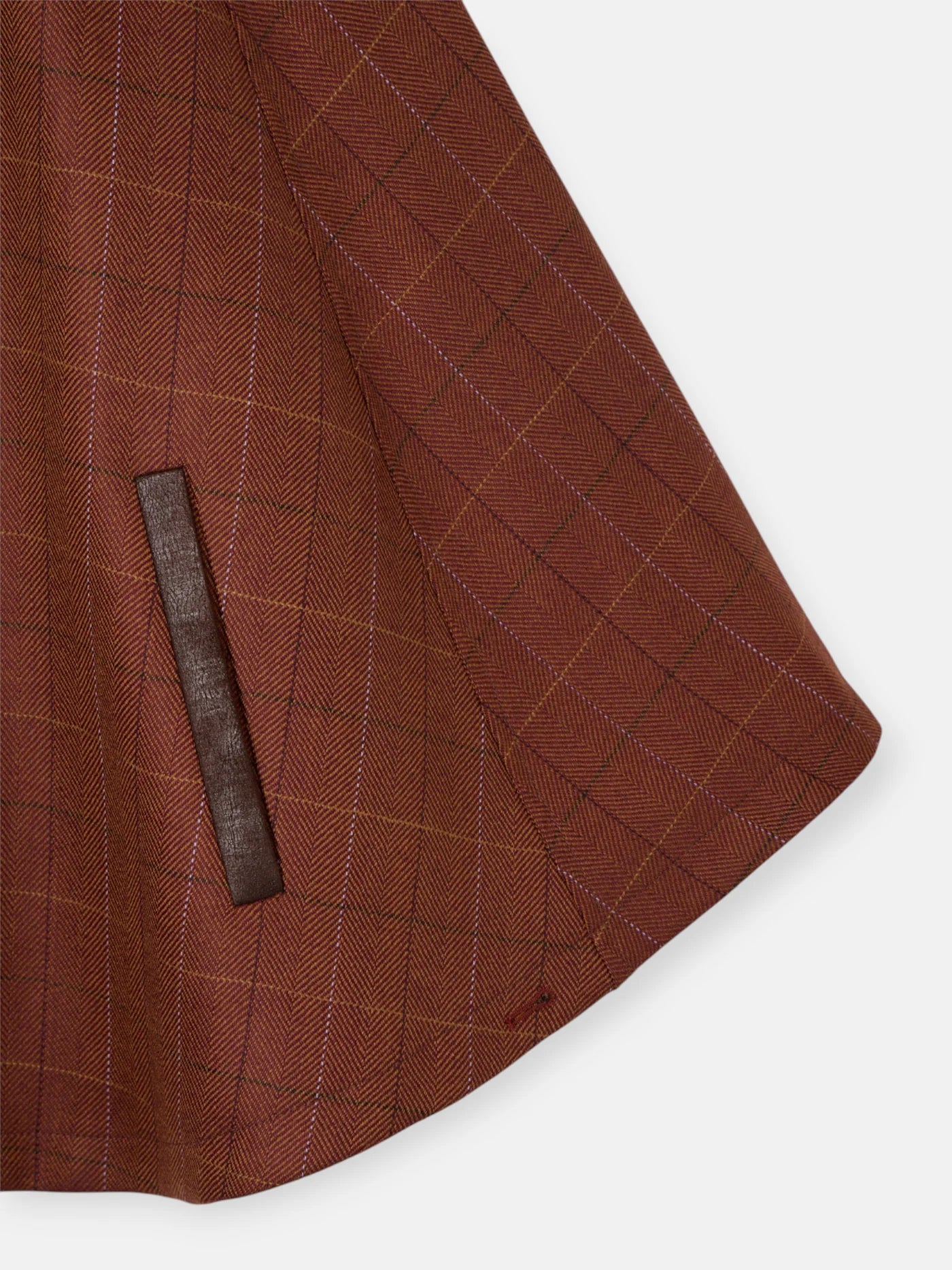 CAPA DETALLES CUERO