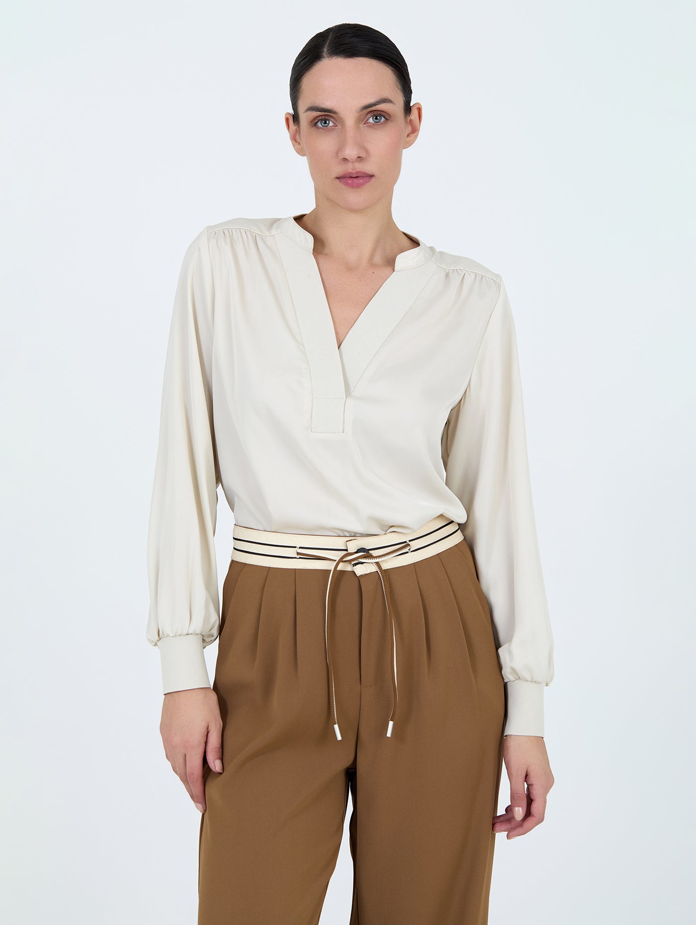 BLUSA SATINADA CREME