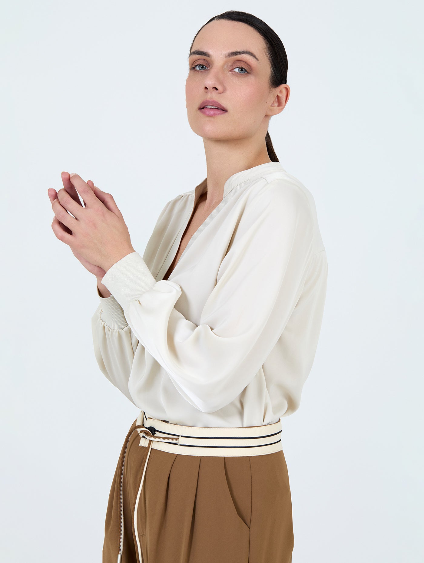 BLUSA SATINADA CREME