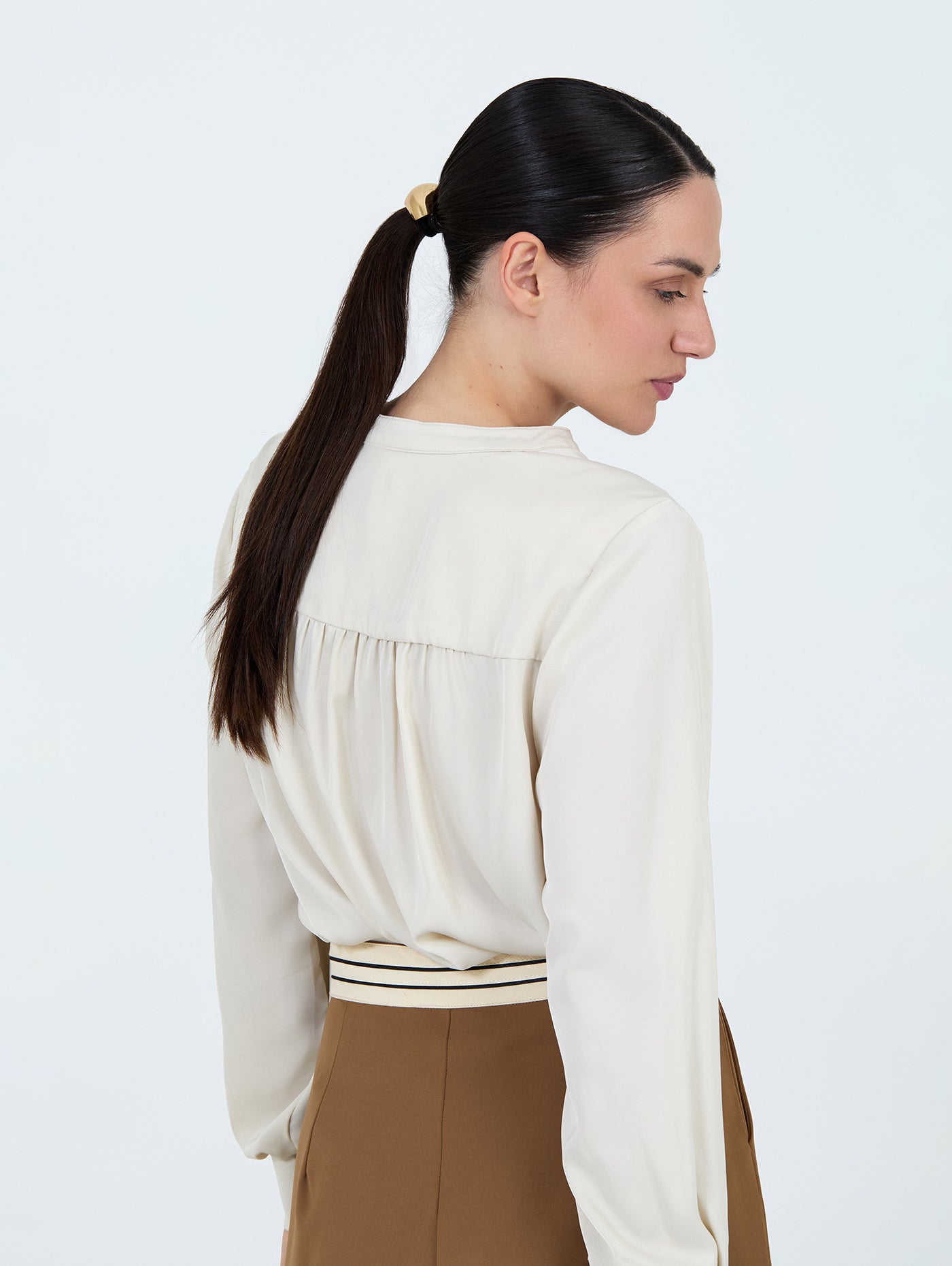 BLUSA SATINADA CREME