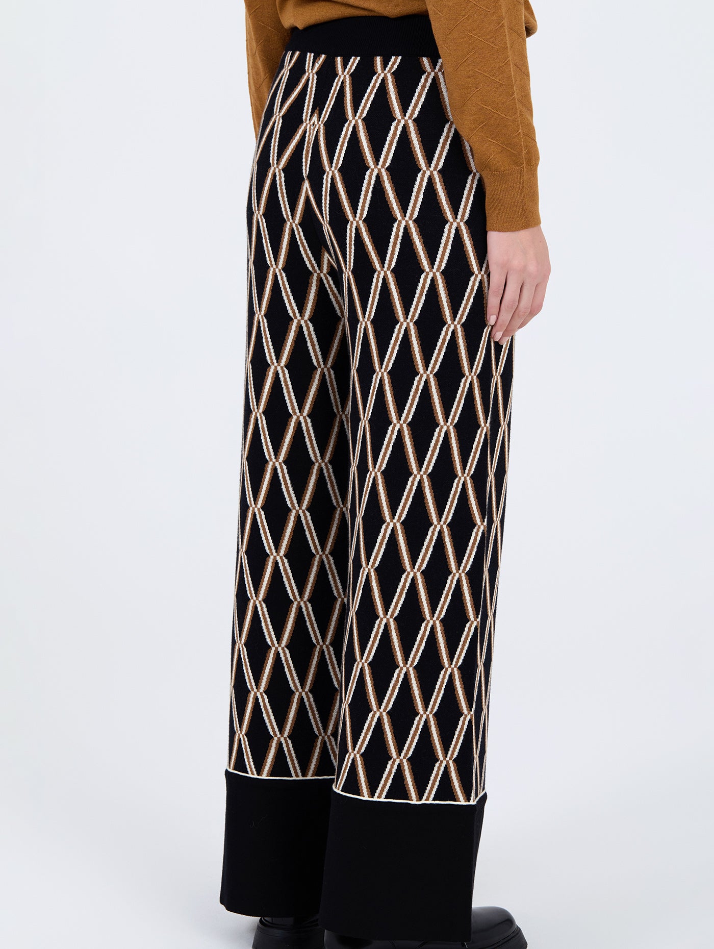 PANTALON GEO PUNTO