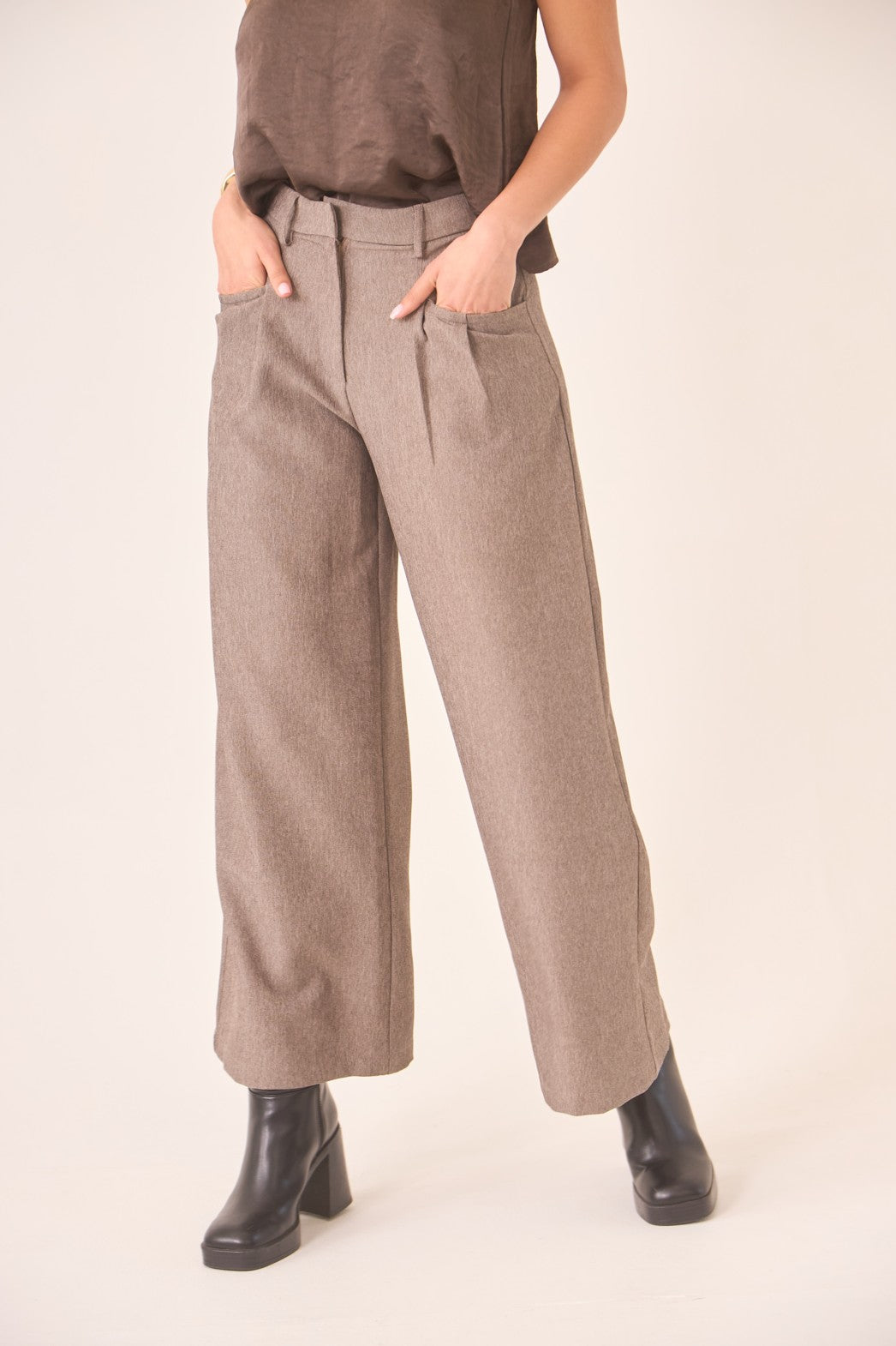 PANTALÓN PINZAS GRIS