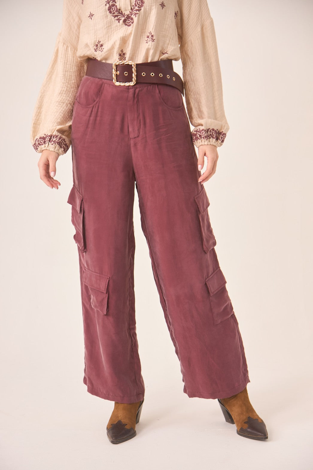 PANTALÓN CARGO BURDEOS