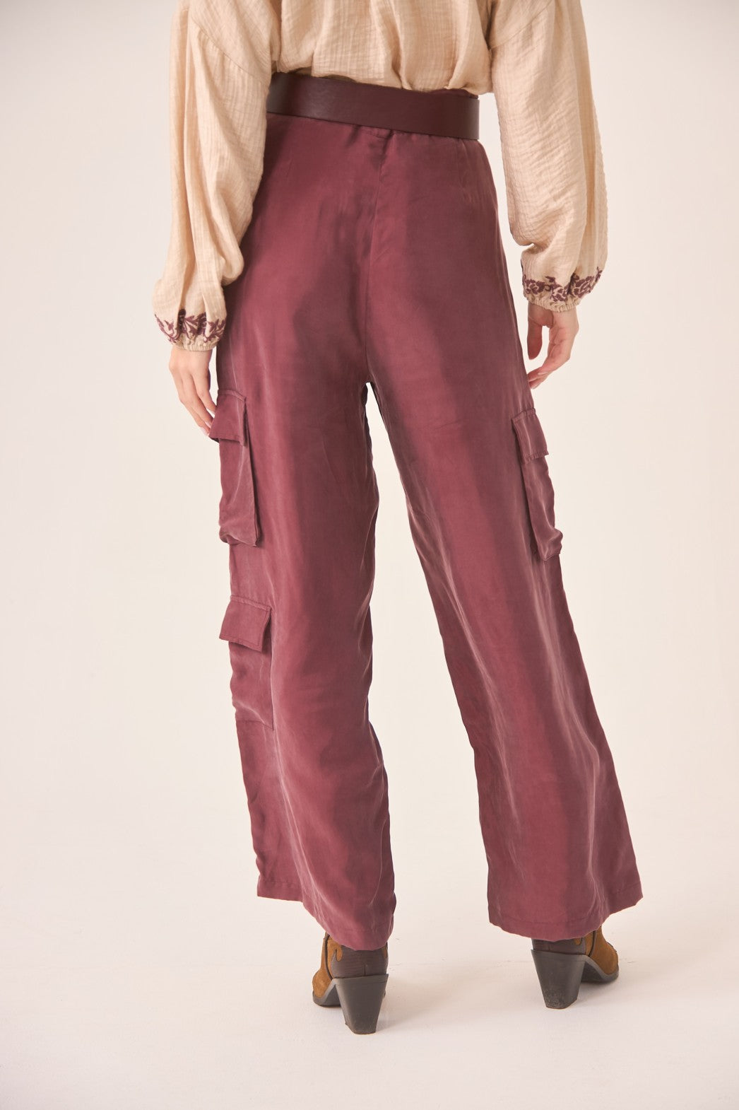 PANTALÓN CARGO BURDEOS