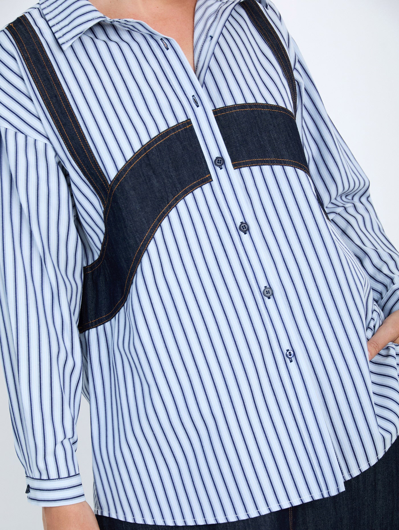 CAMISA DETALLES DENIM