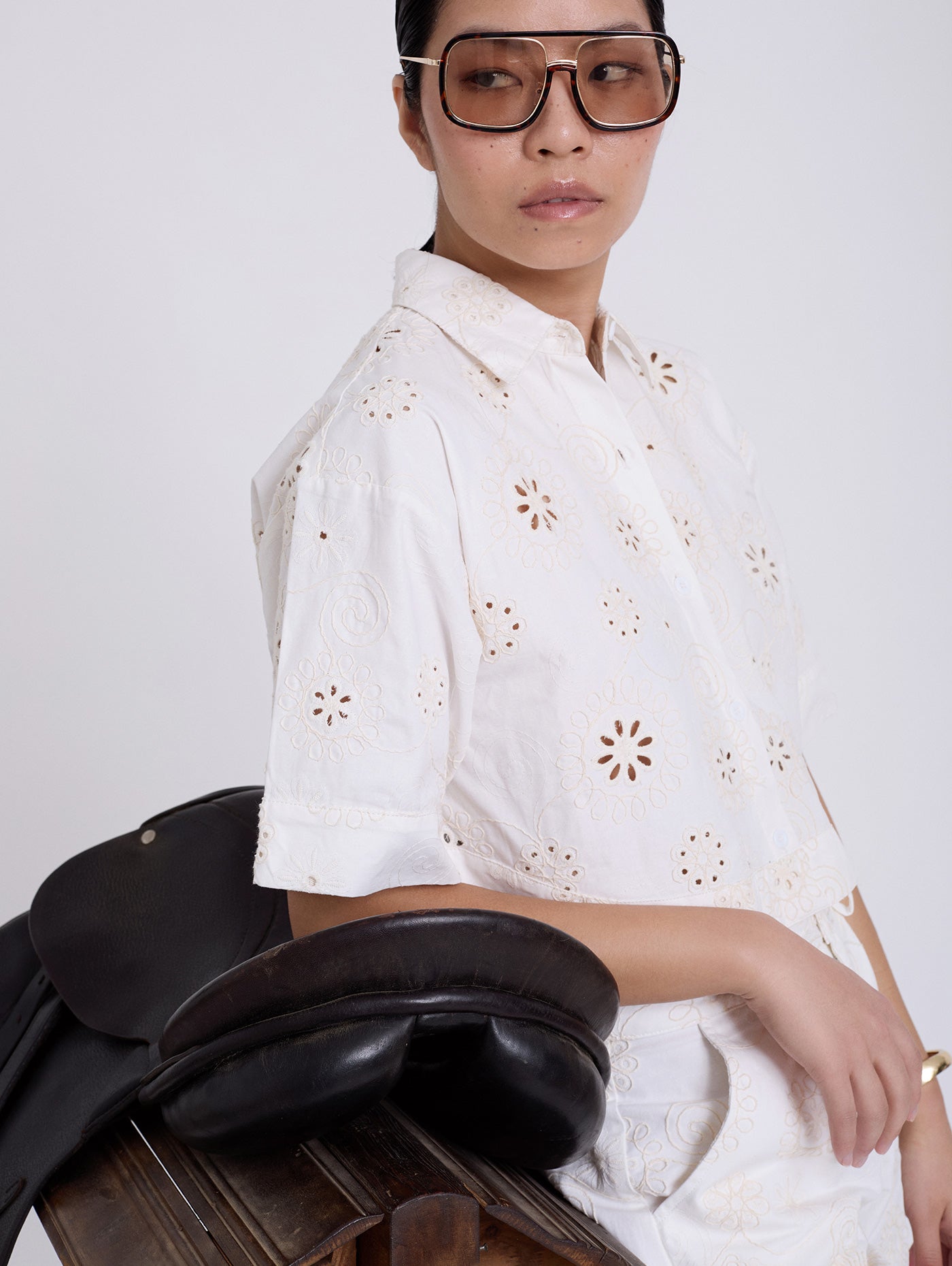 BLUSA TROQUELADA FLORES