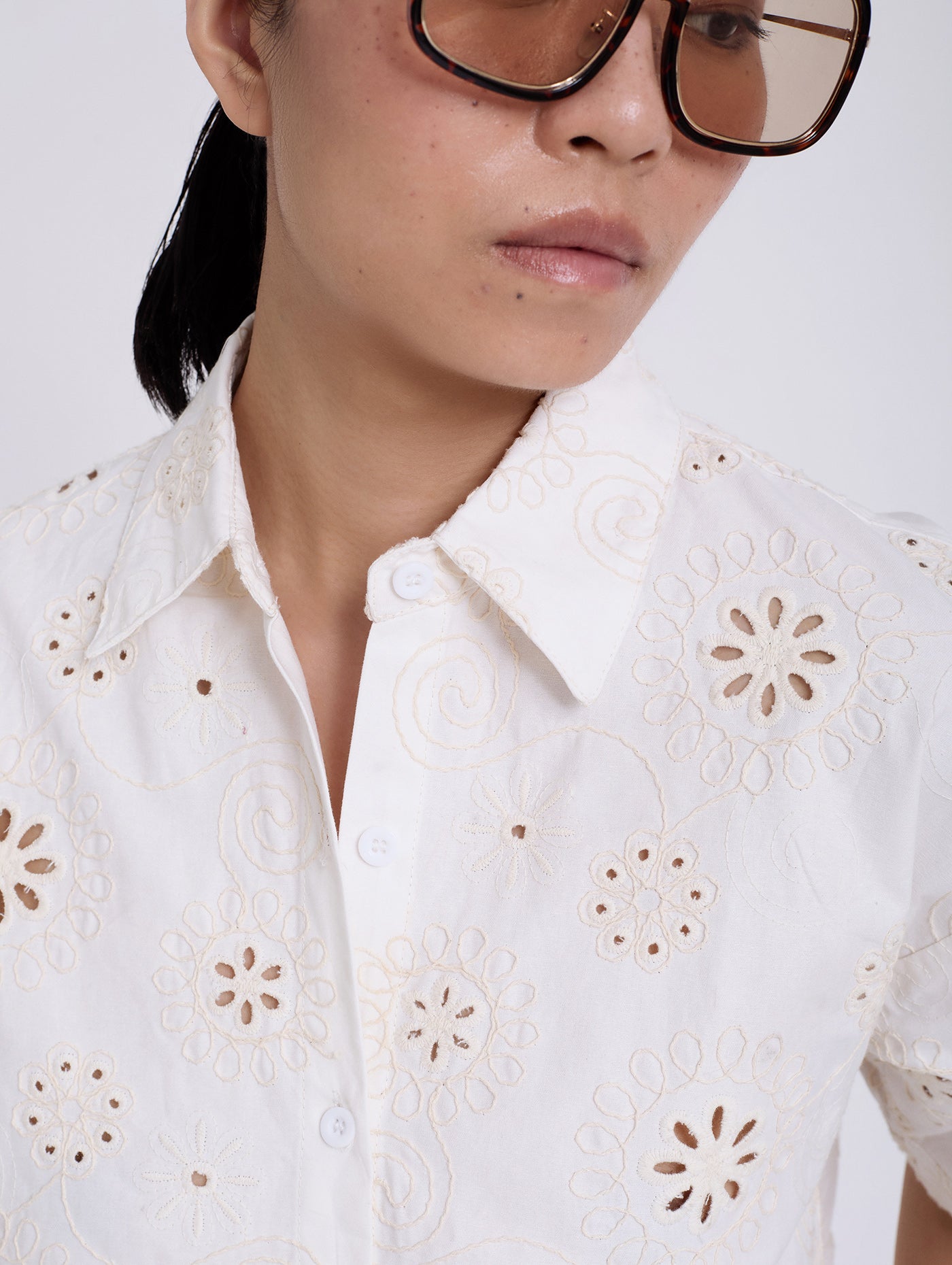 BLUSA TROQUELADA FLORES