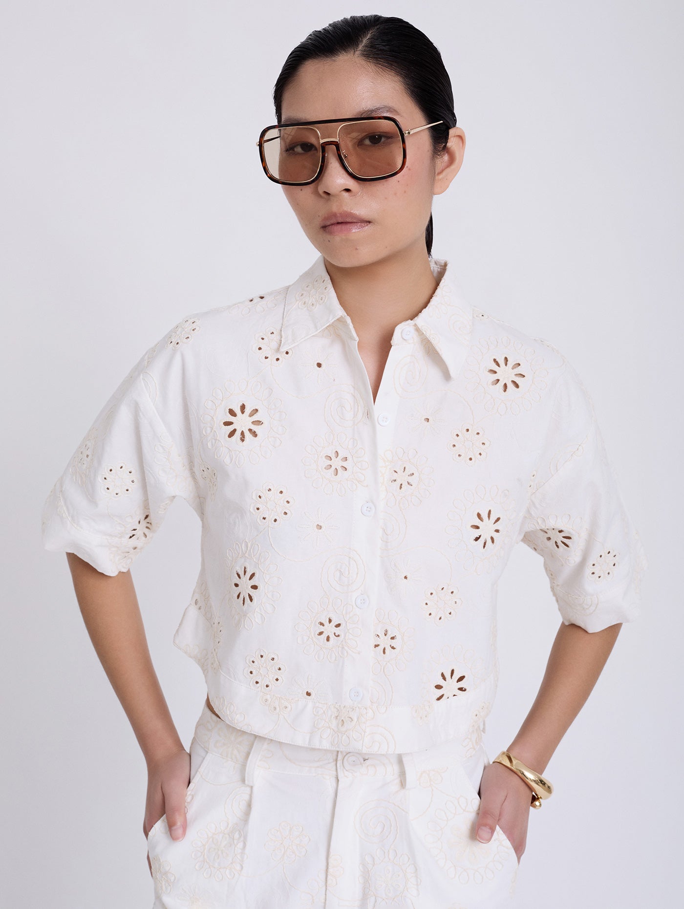BLUSA TROQUELADA FLORES
