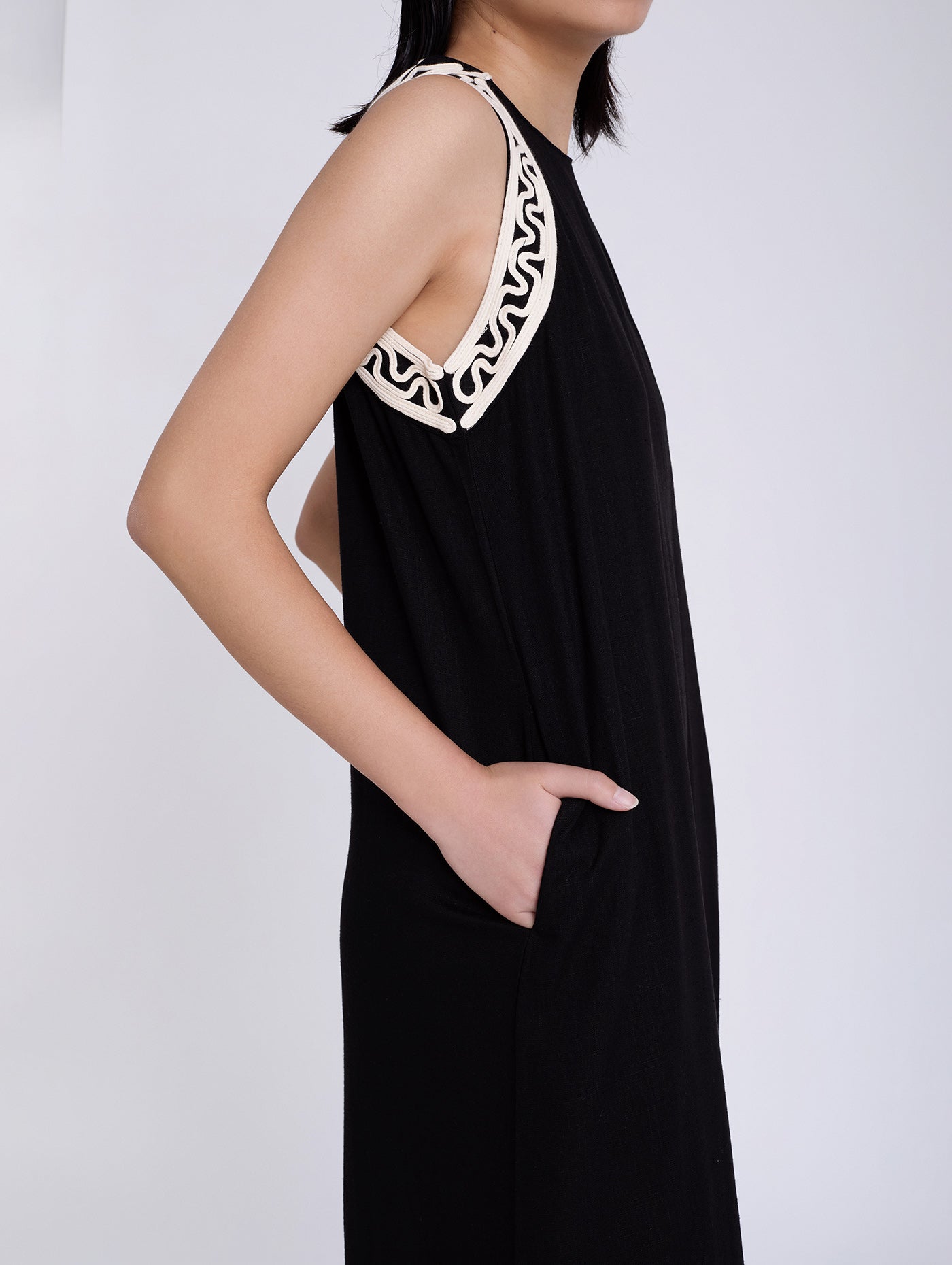 VESTIDO NEGRO BORDADO INDIO